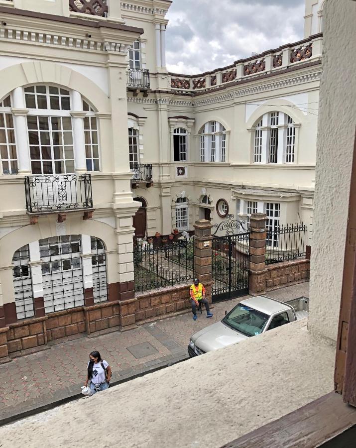 Hostal Latina クエンカ エクステリア 写真
