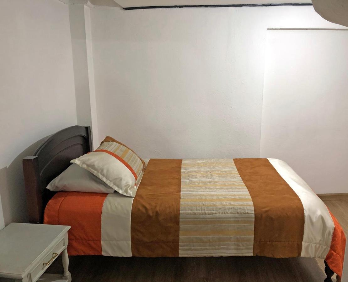 Hostal Latina クエンカ エクステリア 写真