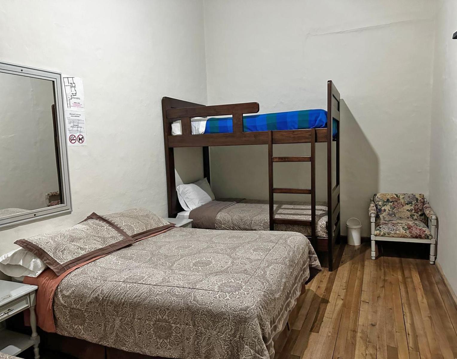 Hostal Latina クエンカ エクステリア 写真